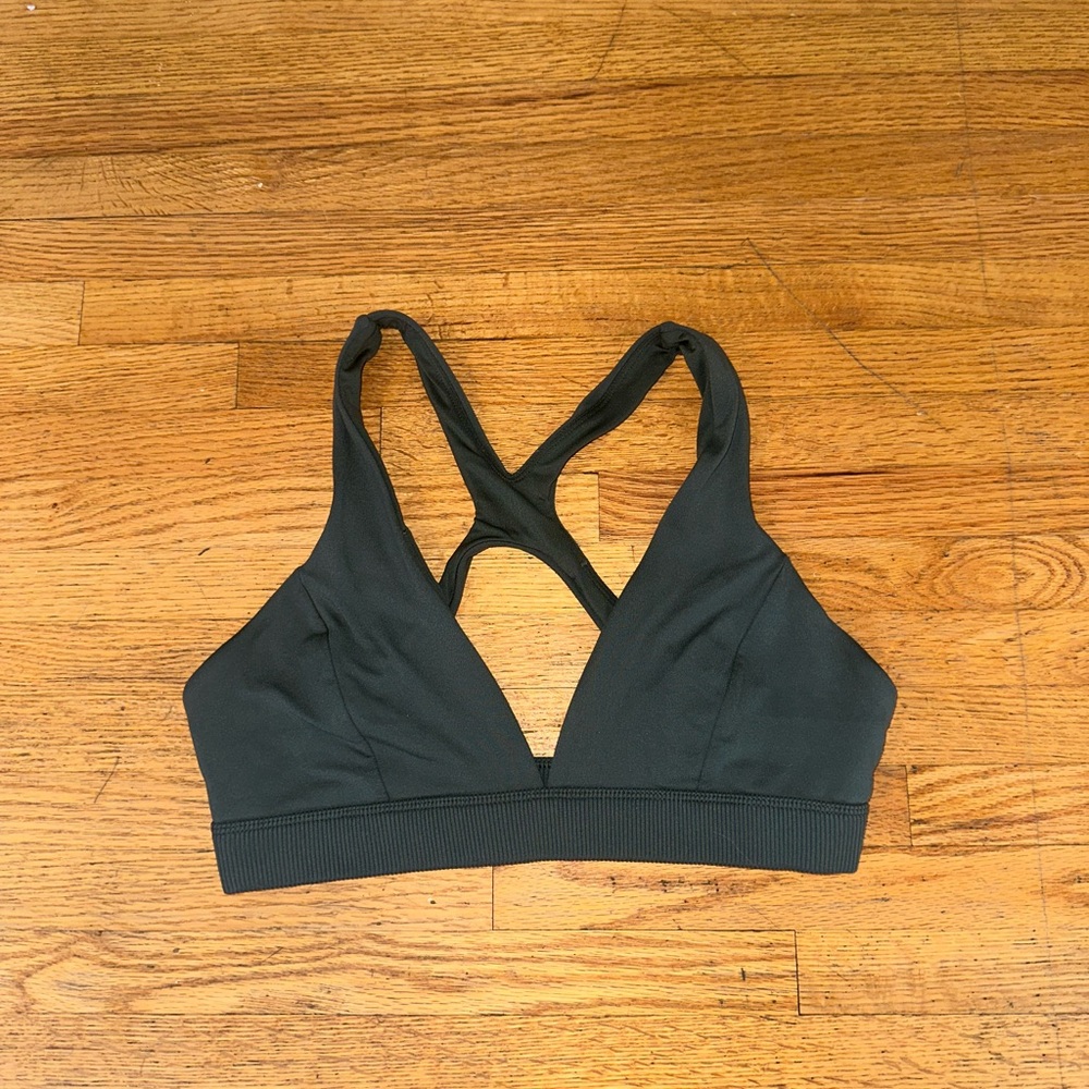 ALO Yoga Green V-Neck Cross-Back Sports Bralette